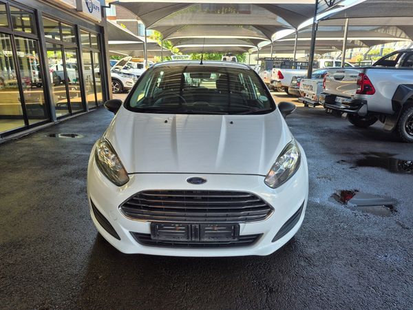 2015-Ford-Fiesta-14-Ambiente-5-dr image:1