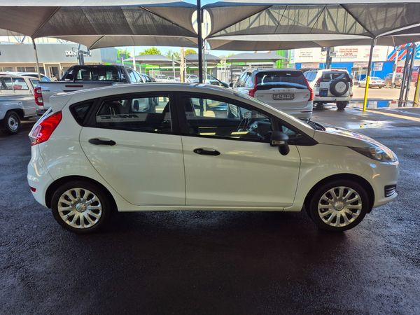 2015-Ford-Fiesta-14-Ambiente-5-dr image:2