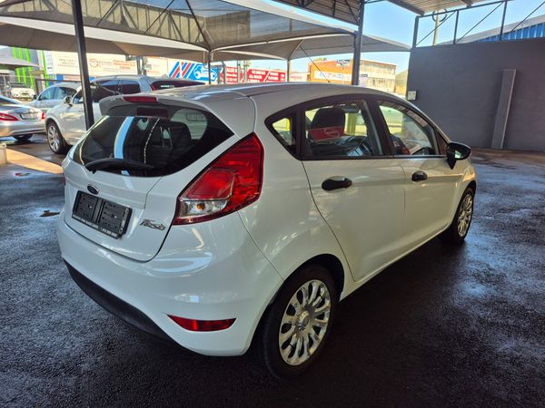2015-Ford-Fiesta-14-Ambiente-5-dr image:3