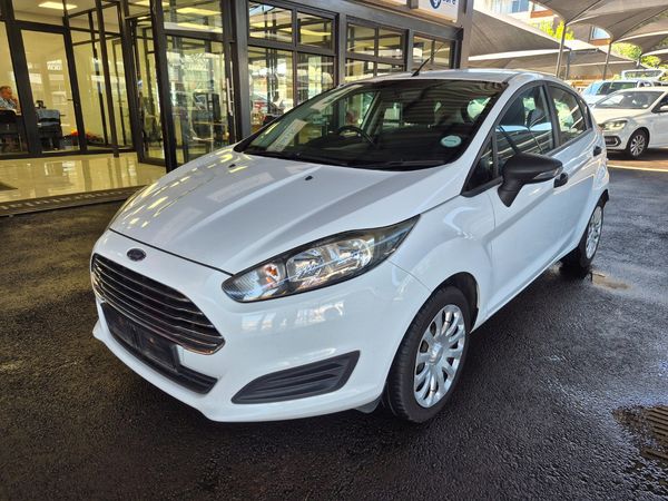 2015-Ford-Fiesta-14-Ambiente-5-dr image:4