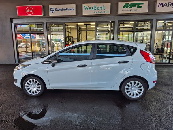 2015-Ford-Fiesta-14-Ambiente-5-dr image:5