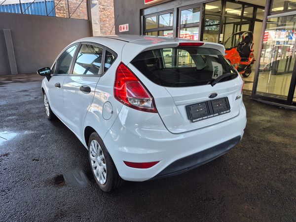2015-Ford-Fiesta-14-Ambiente-5-dr image:6