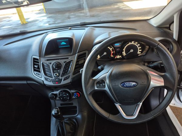 2015-Ford-Fiesta-14-Ambiente-5-dr image:8
