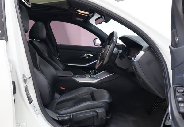 2020-BMW-3-Series-320i-M-Sport image:19