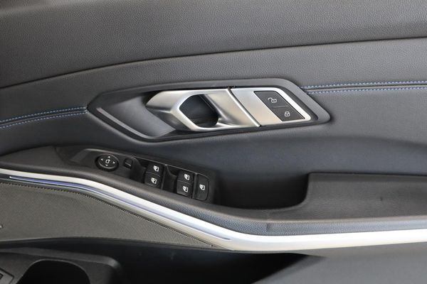 2020-BMW-3-Series-320i-M-Sport image:21