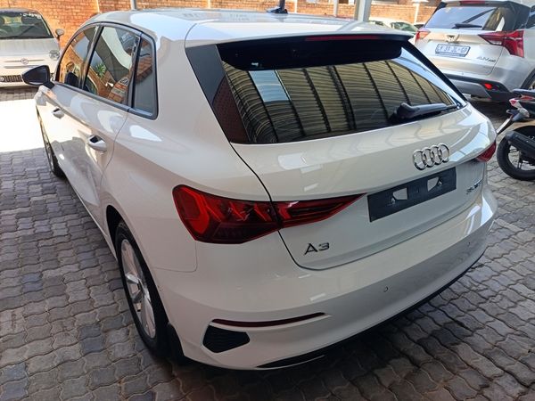 2025-Audi-A3-Sportback-14-TFSI-Auto-35-TFSI image:3