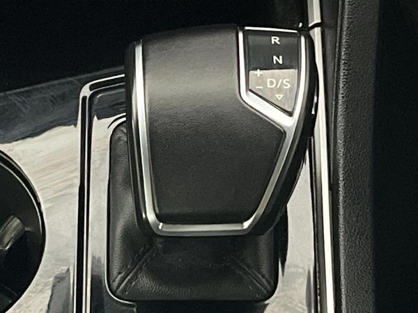 2021-Volkswagen-Touareg-30-TDI-V6-Executive image:10