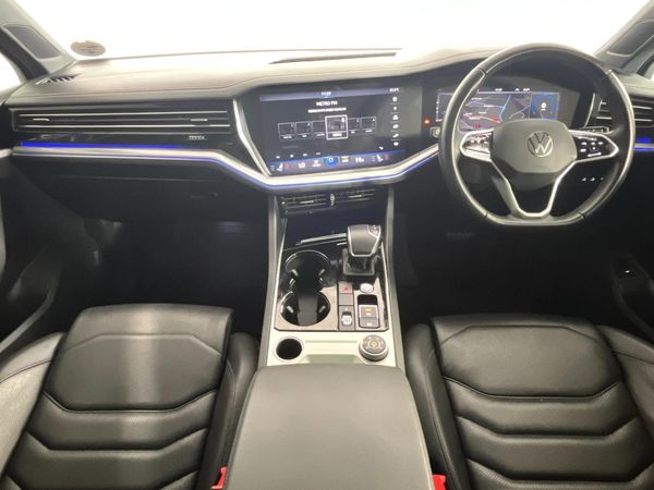 2021-Volkswagen-Touareg-30-TDI-V6-Executive image:1