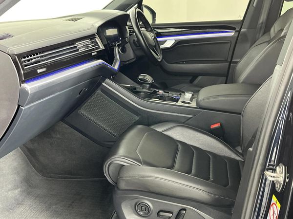 2021-Volkswagen-Touareg-30-TDI-V6-Executive image:8