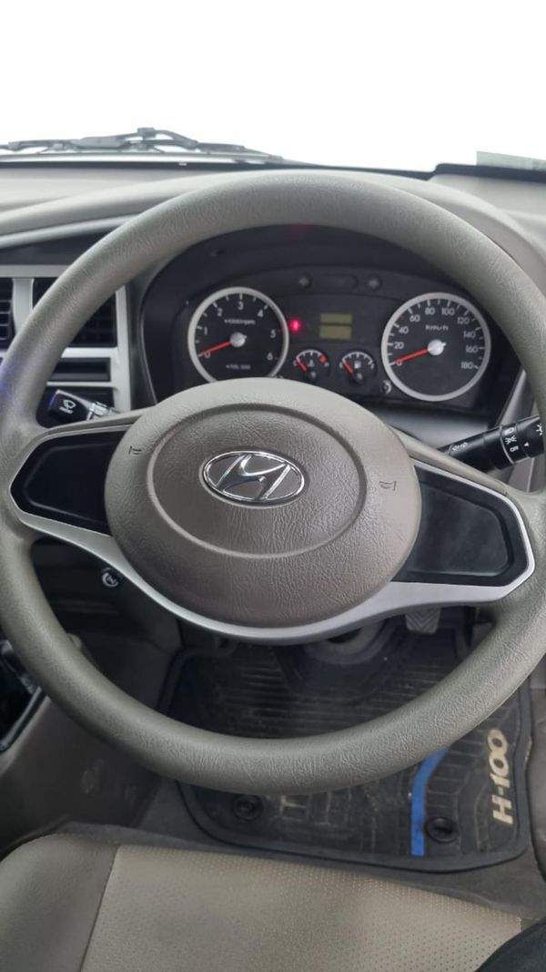 2025-Hyundai-H100-Bakkie-26D-Dropside image:10