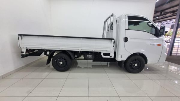 2025-Hyundai-H100-Bakkie-26D-Dropside image:2