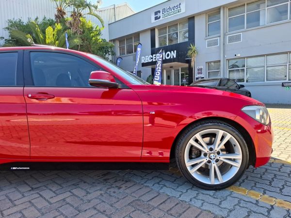 2011-BMW-1-Series-118i-5-dr image:11
