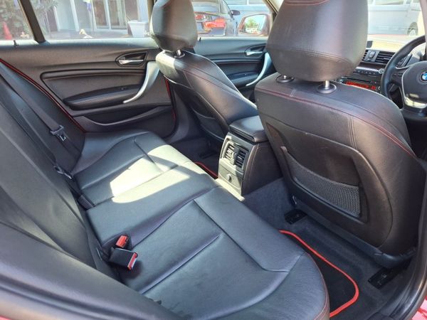 2011-BMW-1-Series-118i-5-dr image:19