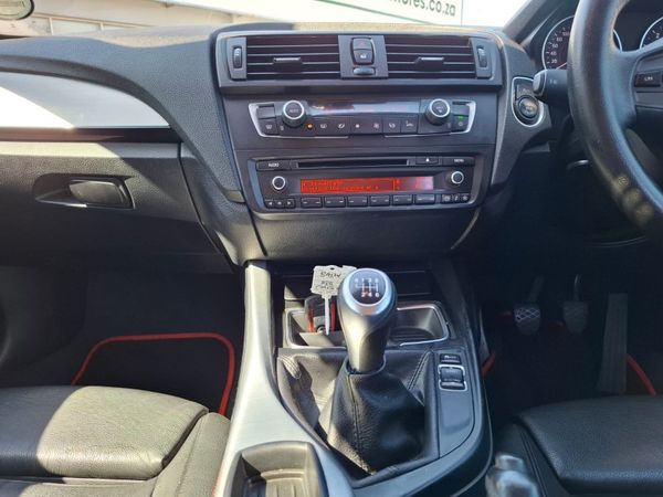 2011-BMW-1-Series-118i-5-dr image:21