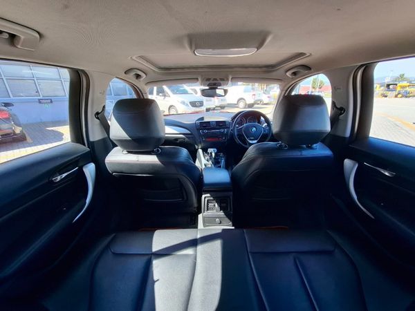 2011-BMW-1-Series-118i-5-dr image:24