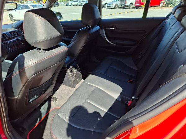 2011-BMW-1-Series-118i-5-dr image:25