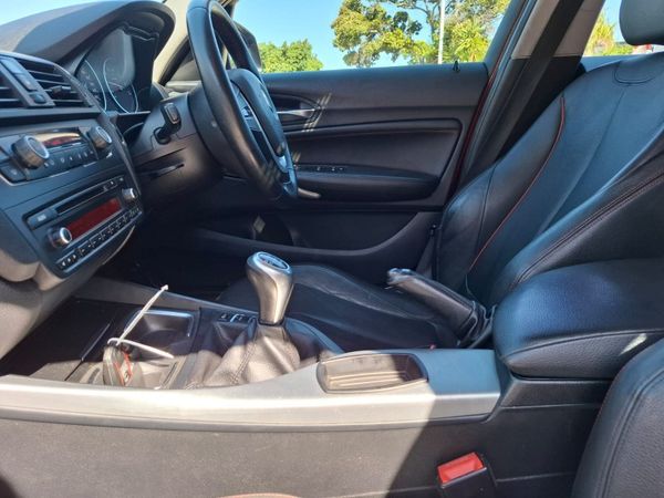 2011-BMW-1-Series-118i-5-dr image:29