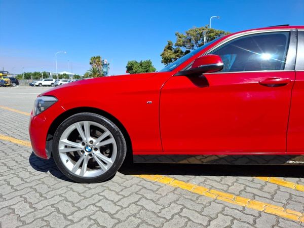 2011-BMW-1-Series-118i-5-dr image:4