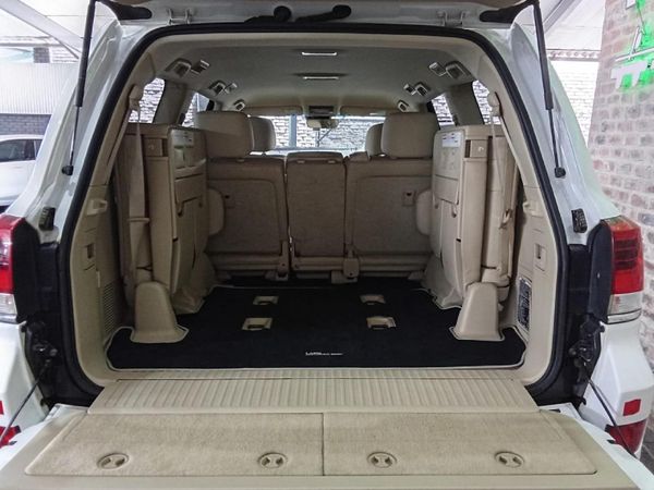 2016-Toyota-Land-Cruiser-200-45-D-V8-VX-Auto image:15