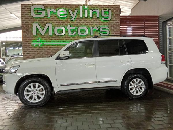 2016-Toyota-Land-Cruiser-200-45-D-V8-VX-Auto image:3
