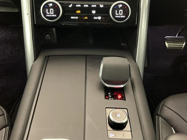 2024-Land-Rover-Discovery-30-TD-HSE-R-Dynamic-D300 image:10