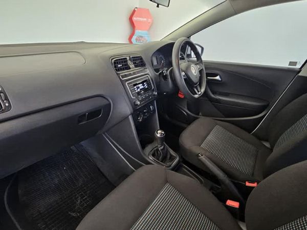 2024-Volkswagen-Polo-Vivo-14-Comfortline-5-dr image:4