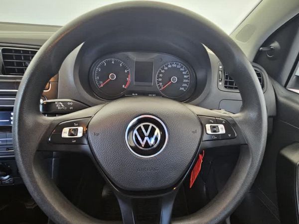 2024-Volkswagen-Polo-Vivo-14-Comfortline-5-dr image:5