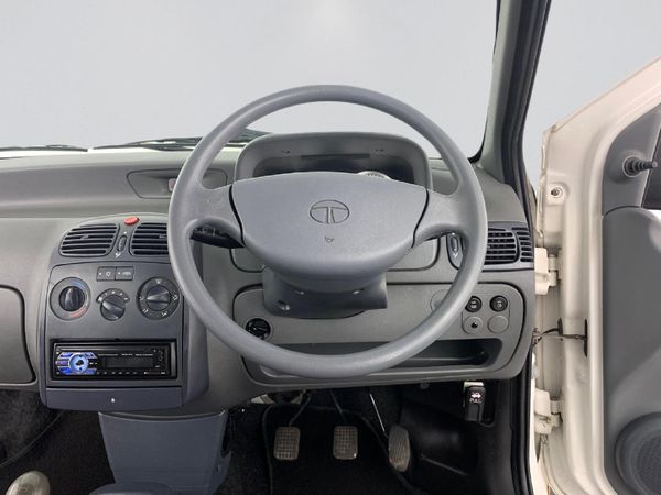 2013-TATA-Indica-14-LE image:13