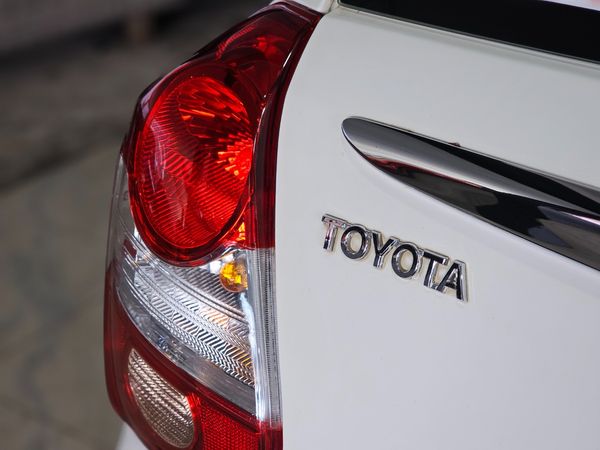 2016-Toyota-Etios-15-XS-5-dr image:5