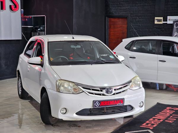 2016-Toyota-Etios-15-XS-5-dr image:7