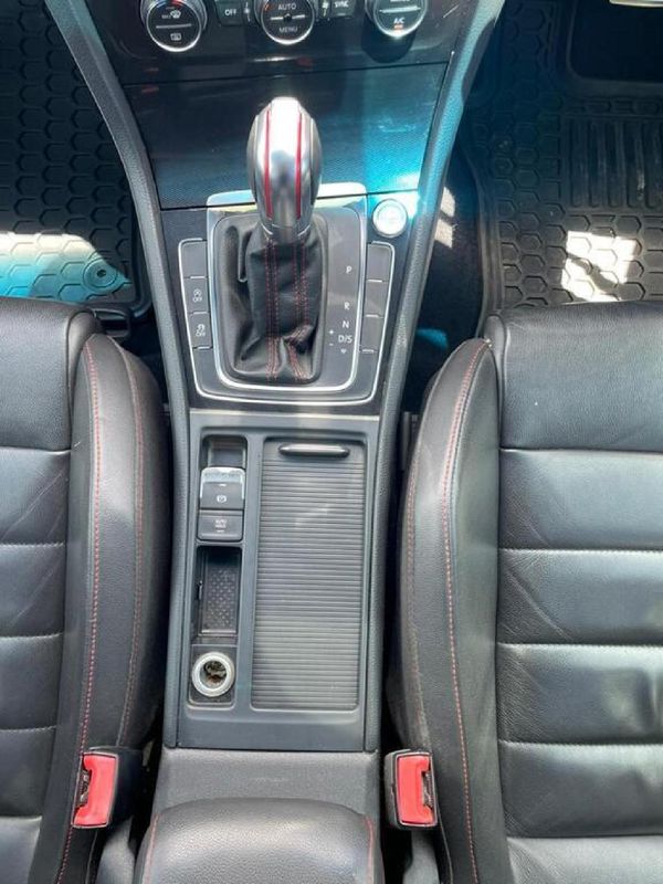 2016-Volkswagen-Golf-VII-GTI-20-TSI-Auto image:9