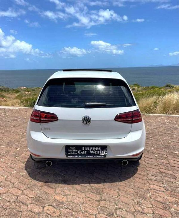 2016-Volkswagen-Golf-VII-GTI-20-TSI-Auto image:4