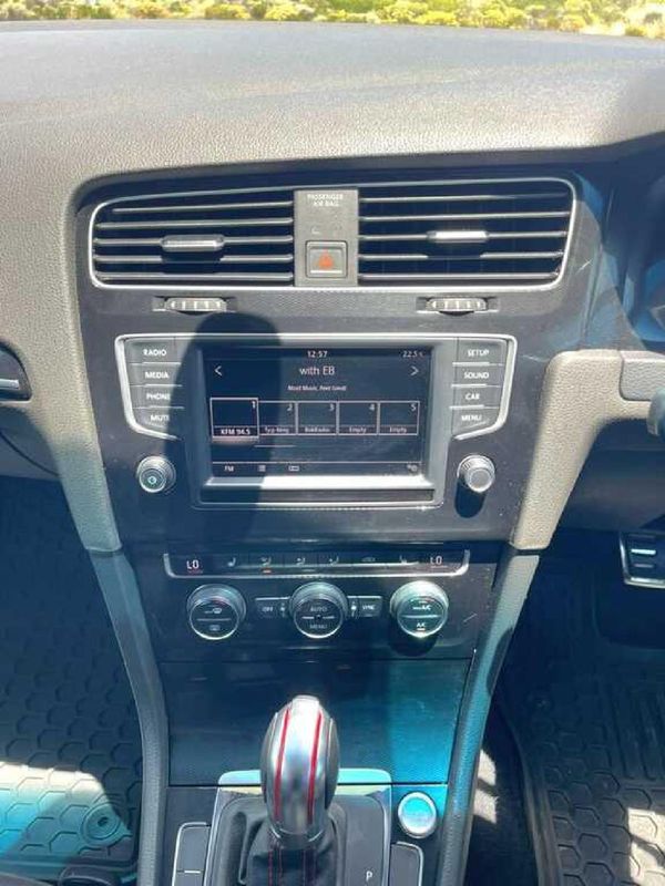 2016-Volkswagen-Golf-VII-GTI-20-TSI-Auto image:8