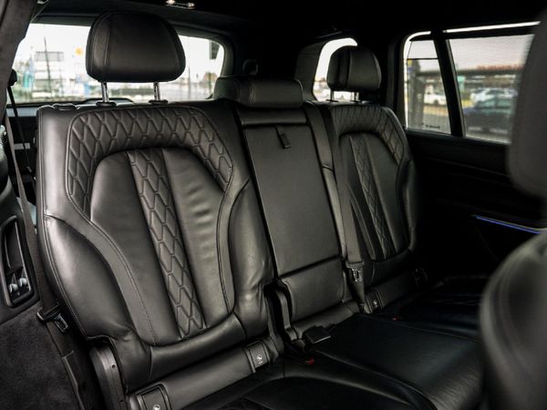 2021-BMW-X7-xDrive30d-M-Sport image:9