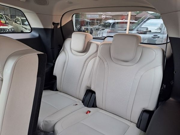 2026-Mahindra-XUV-700-20-AX7L-Auto-7-Seat image:10