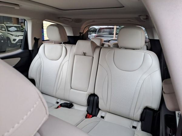 2026-Mahindra-XUV-700-20-AX7L-Auto-7-Seat image:11