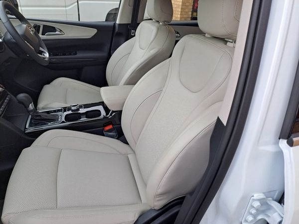 2026-Mahindra-XUV-700-20-AX7L-Auto-7-Seat image:13
