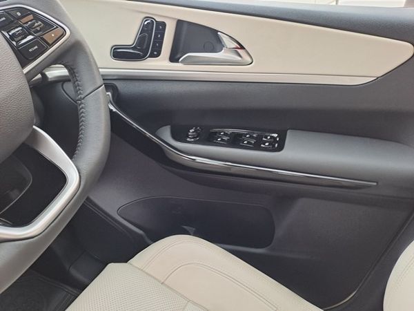 2026-Mahindra-XUV-700-20-AX7L-Auto-7-Seat image:15