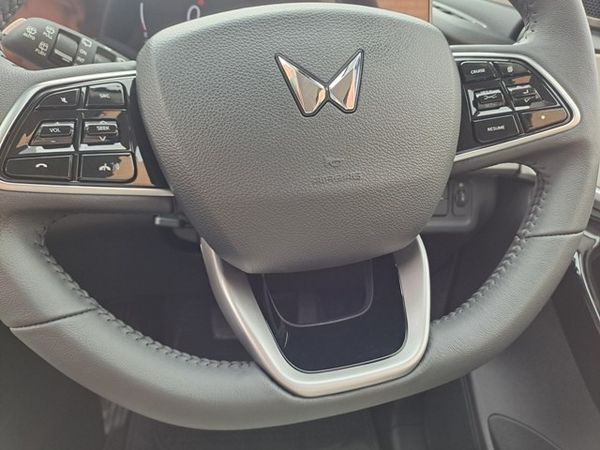 2026-Mahindra-XUV-700-20-AX7L-Auto-7-Seat image:18
