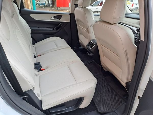 2026-Mahindra-XUV-700-20-AX7L-Auto-7-Seat image:5