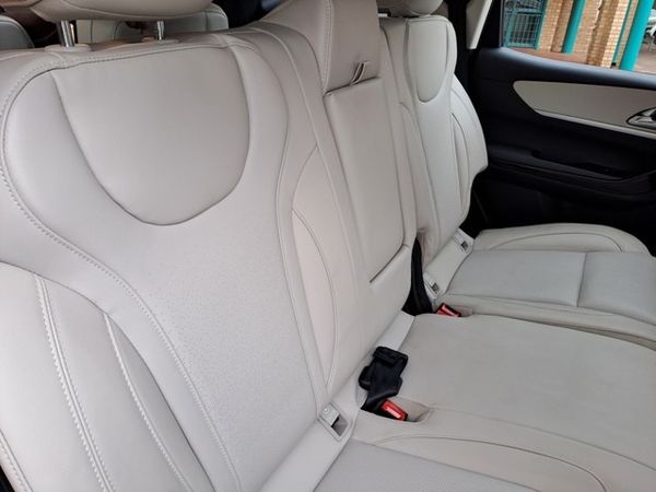 2026-Mahindra-XUV-700-20-AX7L-Auto-7-Seat image:6