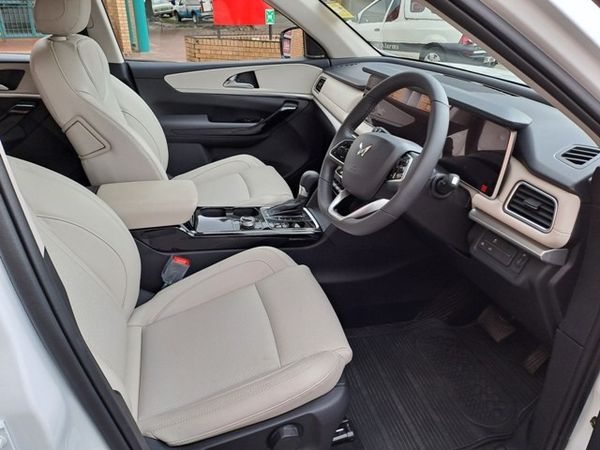 2026-Mahindra-XUV-700-20-AX7L-Auto-7-Seat image:7