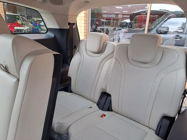 2026-Mahindra-XUV-700-20-AX7L-Auto-7-Seat image:8