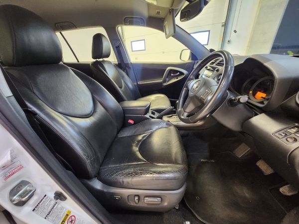 2013-Toyota-RAV4-20-VX-Auto image:16