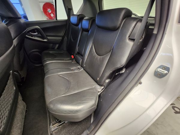 2013-Toyota-RAV4-20-VX-Auto image:21