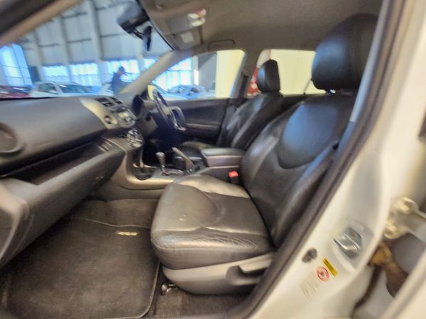 2013-Toyota-RAV4-20-VX-Auto image:26