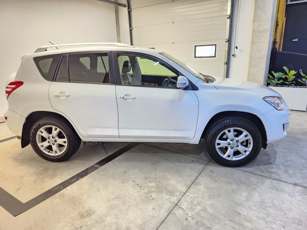 2013-Toyota-RAV4-20-VX-Auto image:6