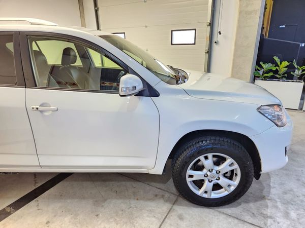2013-Toyota-RAV4-20-VX-Auto image:8