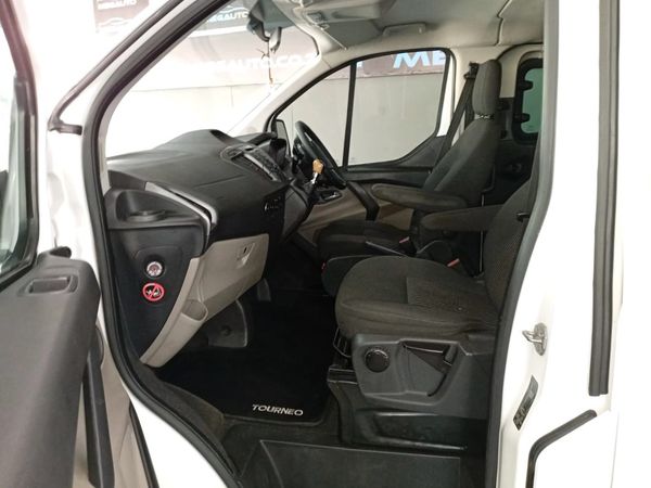 2013-Ford-Tourneo-Custom-22-TDCi-Trend-LWB-92kW image:17