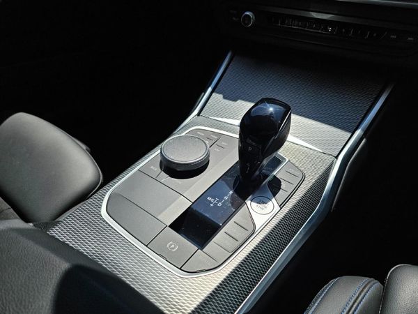 2022-BMW-3-Series-318i-M-Sport image:10